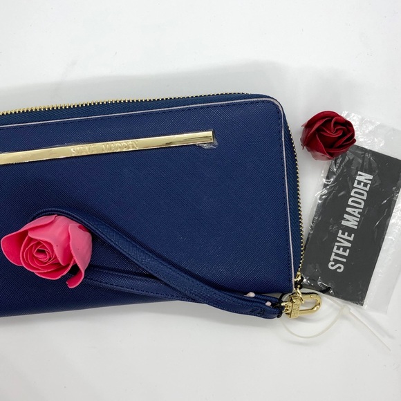 Steve Madden Handbags - NWT Steve Madden Navy Zip Wallet w/ Strap